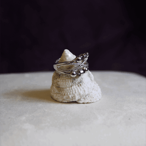 Fidget helmisormus hopea ja kulta