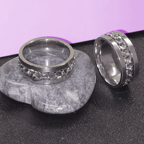 Hopeinen fidget ketjusormus
