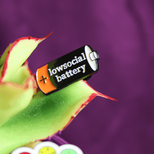 Low social battery pinssi