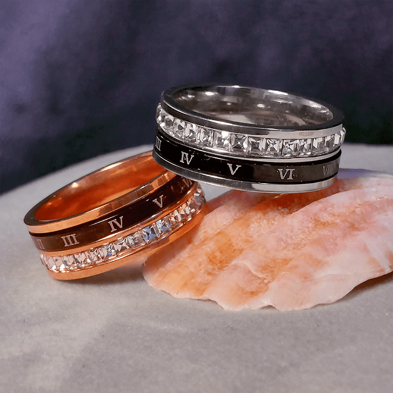 Fidget sormus kivillä