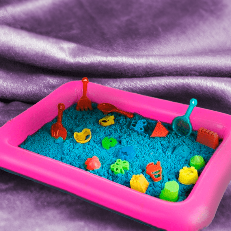 Kineettinen taikahiekka muoteilla ja alustalla