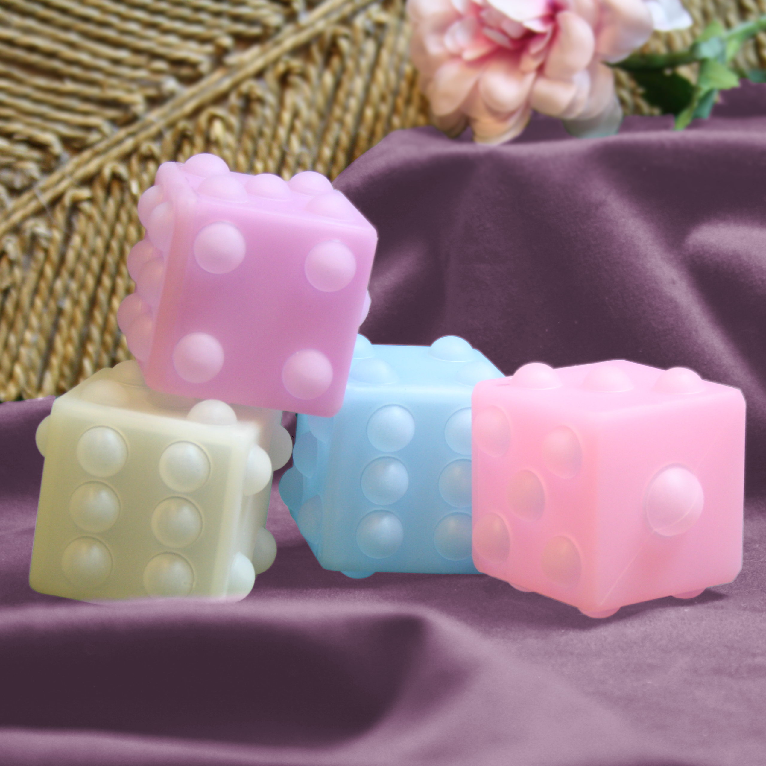 Pimeässä hohtava fidget noppa